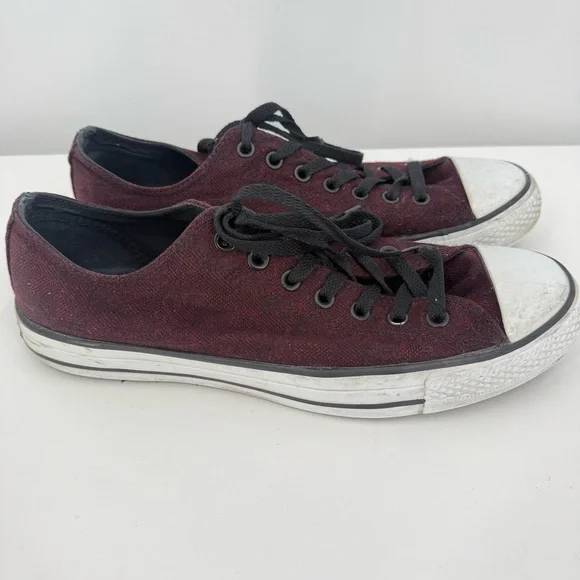 Converse Burgundy and Black Sneakers Unisex M 10/ W 12 - Picture 4 of 9